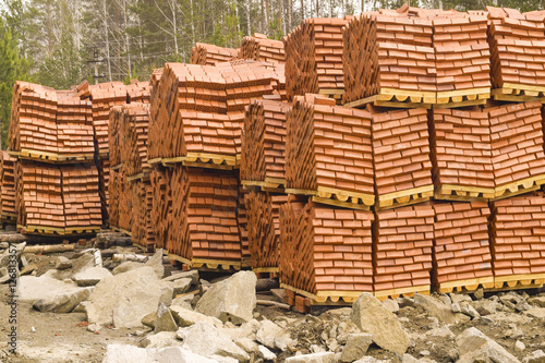 Obraz w ramie Red bricks lying at a construction site .