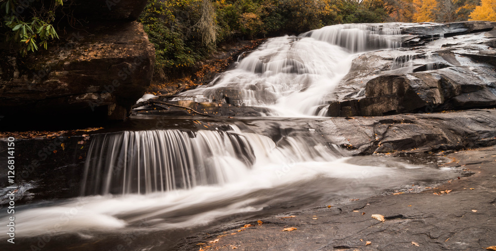 Fototapeta premium a waterfall in the Appalachians of western North Carolina in the fall