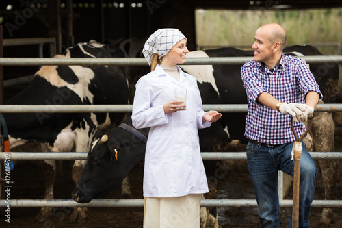 Veterinarian and farmer in cowshed © JackF