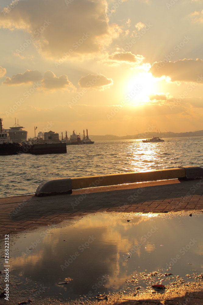 Naklejka premium 夕暮れの海