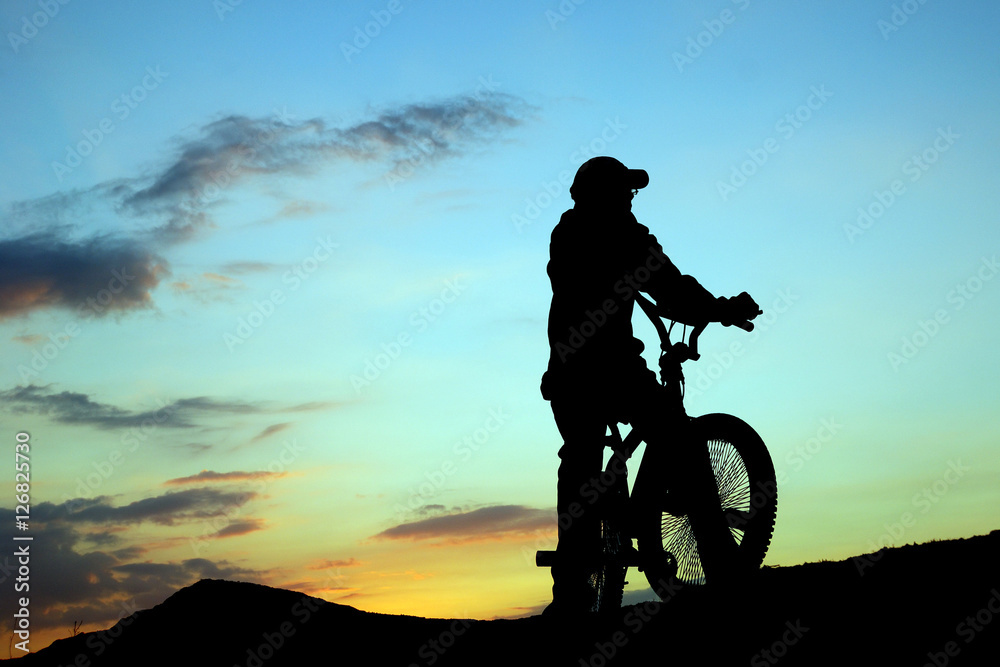 Obraz premium Biker at sunset
