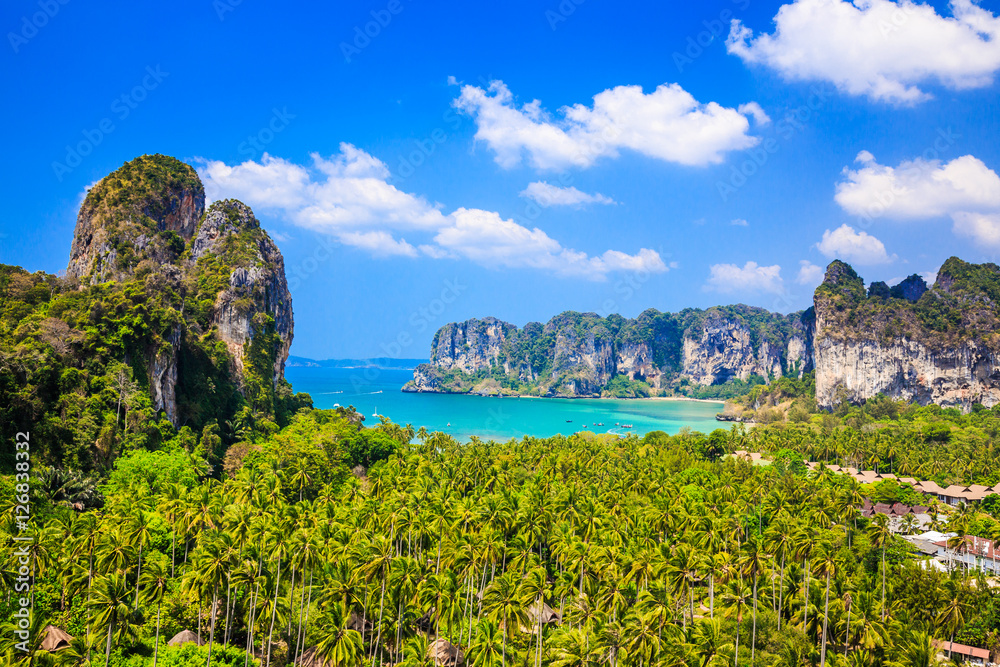 Naklejka premium Thailand, Krabi. View from the cliff on Railay beach, Ao Nang.