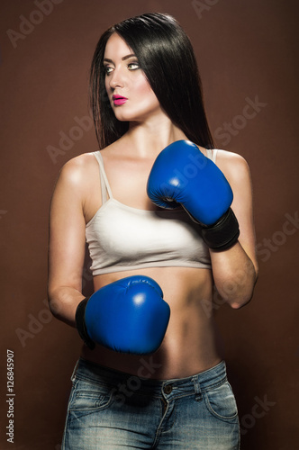 Canvas Print Beautiful brunette woman with blue boxing gloves