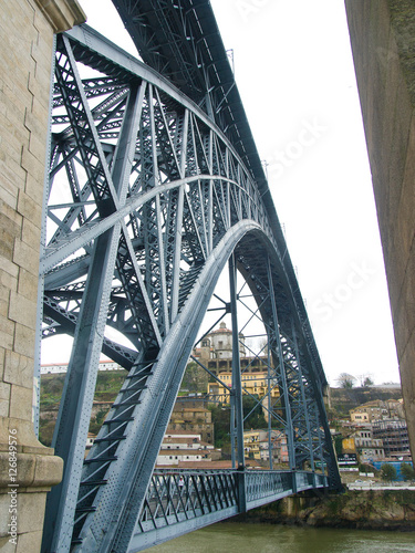 Detalle de Puente en Portugal