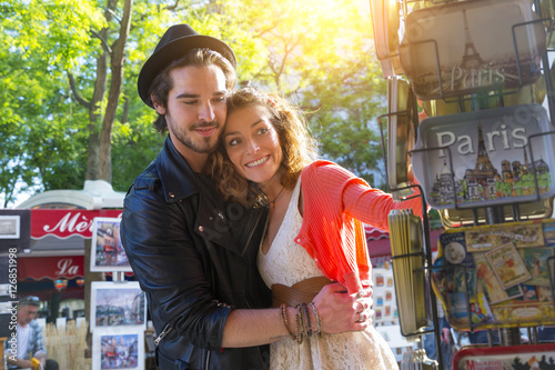 Photography Young couple visiting paris