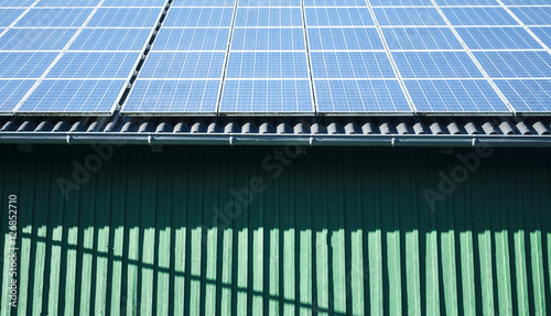 Solarenergie auf Dach eines Bauernhofes in Schleswig-Holstein photo