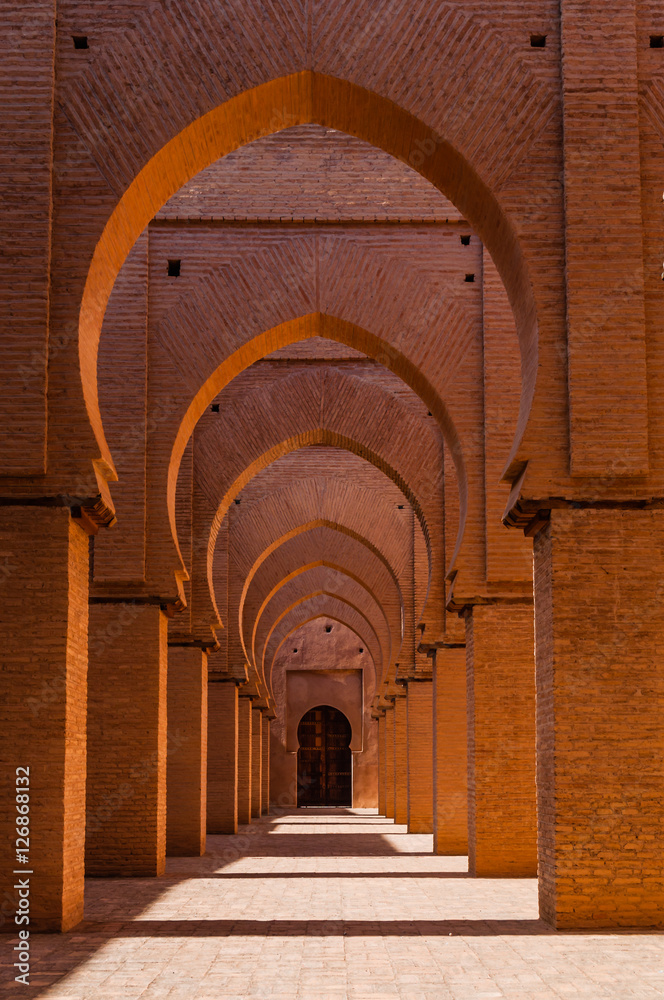 Naklejka premium Sala filarowa meczetu Tinmal; Maroko