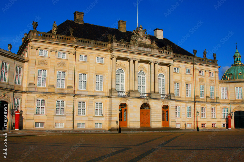 Fototapeta premium Amalienborg Palace - winter home of the royal family in Copenhagen, Denmark.