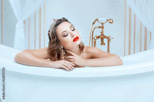 Canvastavla Portrait of a woman in bath.