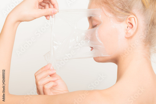Bilde på lerret girl removing facial peel off mask