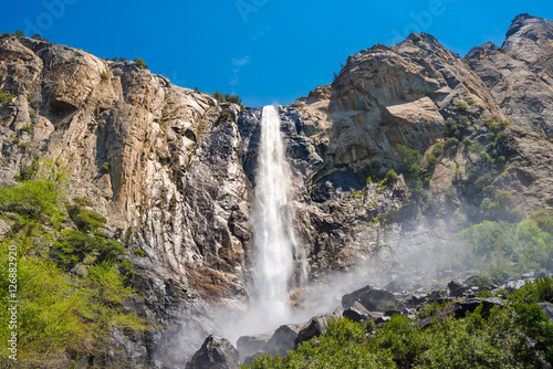 Iconic Bridalveil Falls in the Yosemite Valley - Yosemite Nation © Alexander Demyanenko