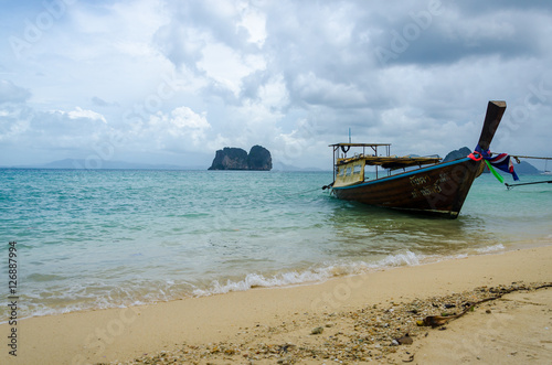 Thai beach and culture © janinadysk