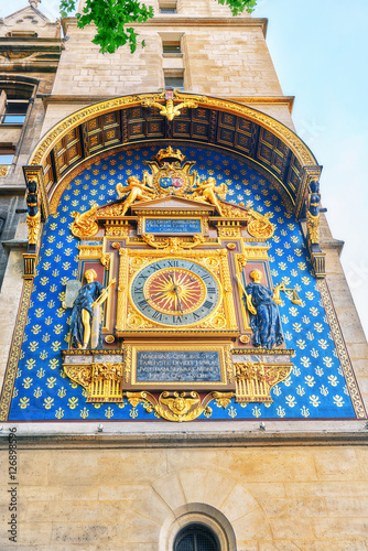 La Conciergerie Horloge (Clock) which are located on the buildin