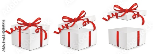 Set mit Geschenkbox, verschlossen und geöffnet mit roter Schleife
