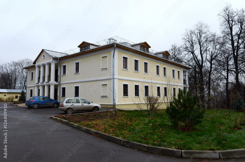 Manor house in the village of the Ostrow of Leninsky district. Manor house in the village of the Ostrow of Leninsky district.