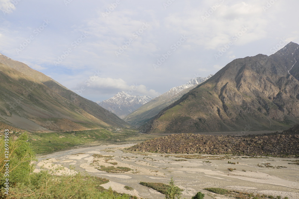 Fototapeta premium Himalaya mountains, India's Deadliest, very treacherous and adventurous roads, Kargil-Leh Highway passes through here.