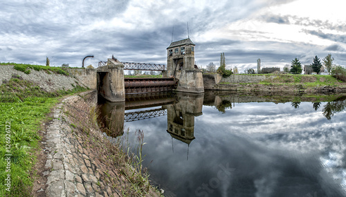 Принти на полотні Abandoned old sluice gate
