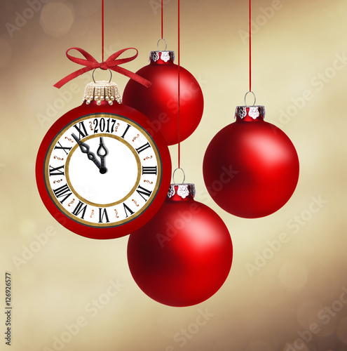Silvesteruhr 2017 mit Christbaumkugeln