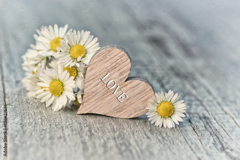 Obraz premium Valentines day red heart and flowers on old wood. Holidays card with copy space.