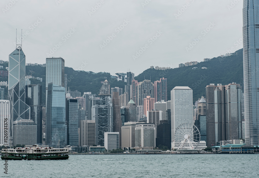 Fototapeta premium Smog in Hong Kong and in Victoria harbour view of Kowloon