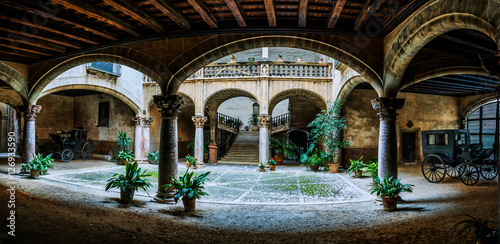 Obraz na plátně old courtyard in Palma, Mallorca, Spain