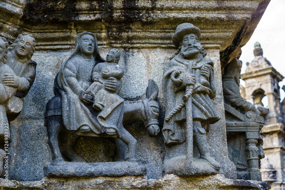 F, Bretagne, Finistère, Kalvarienberg und Kirche in Guimiliau, biblische Darstellung, Auszug aus Ägypten 