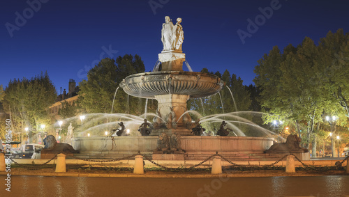 Aix-en-Provence - fontaine La Rotonde photo