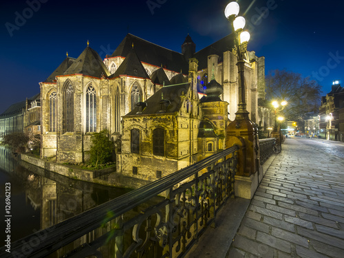 Blick von der St. Michaelbrücke auf die St. Michaeliskirche, Sint-Michielskerk,  und dem Predikhernlei, Gent, Flandern, Belgien, Europa photo