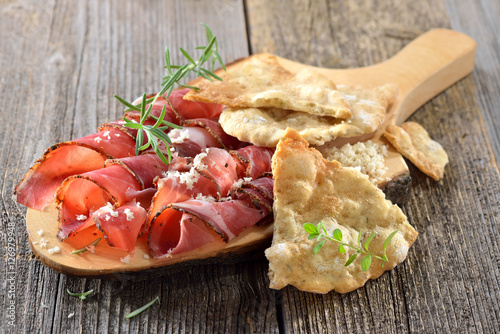 Südtiroler Speck mit frischem Meerrettich und regionalem Schüttelbrot - South Tyrolean bacon with fresh horseradish and local crispy flatbread  photo