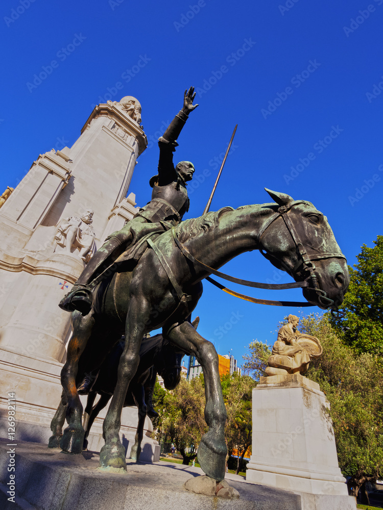 Obraz premium Spain, Madrid, View of the Miguel de Cervantes Saavedra Monument on Plaza Espana..