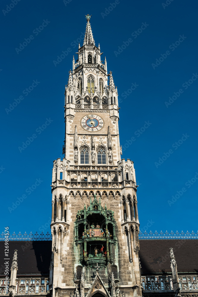 Obraz premium München - Rathaus Turm mit Glockenspiel