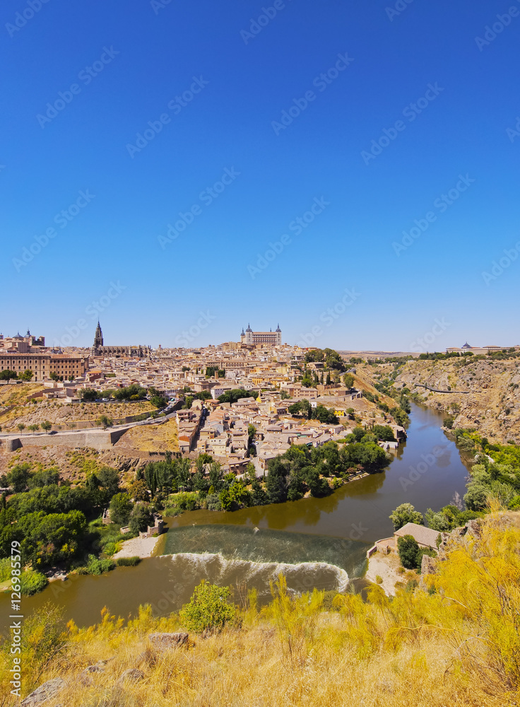 Spain, Castile La Mancha, Toledo, View over the Tagus River towards the Old Town..