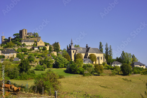 Turenne (19500) au sommet de sa bute, département de la Corrèze en région Nouvelle-Aquitaine, France