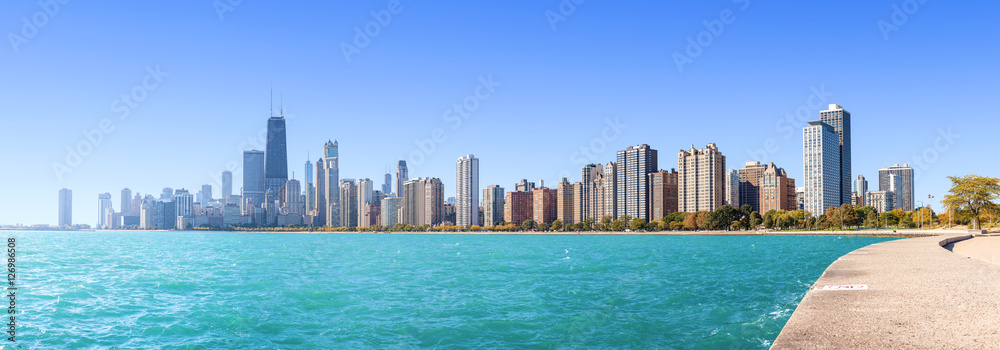 Fototapeta premium Chicagowska miasto linia horyzontu, panoramiczny ranku widok nad jezioro michigan, usa.