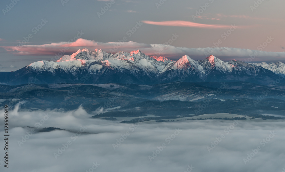Fototapeta premium Beautiful autumn panorama from Pieniny over Spisz highland to snowy Tatra mountains in the morning, Poland