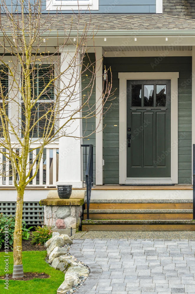 Fototapeta premium A nice entrance of a luxury house in Vancouver, Canada.