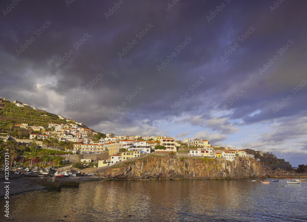 Portugal, Madeira, View of the fishermen port in the Camara de Lobos.