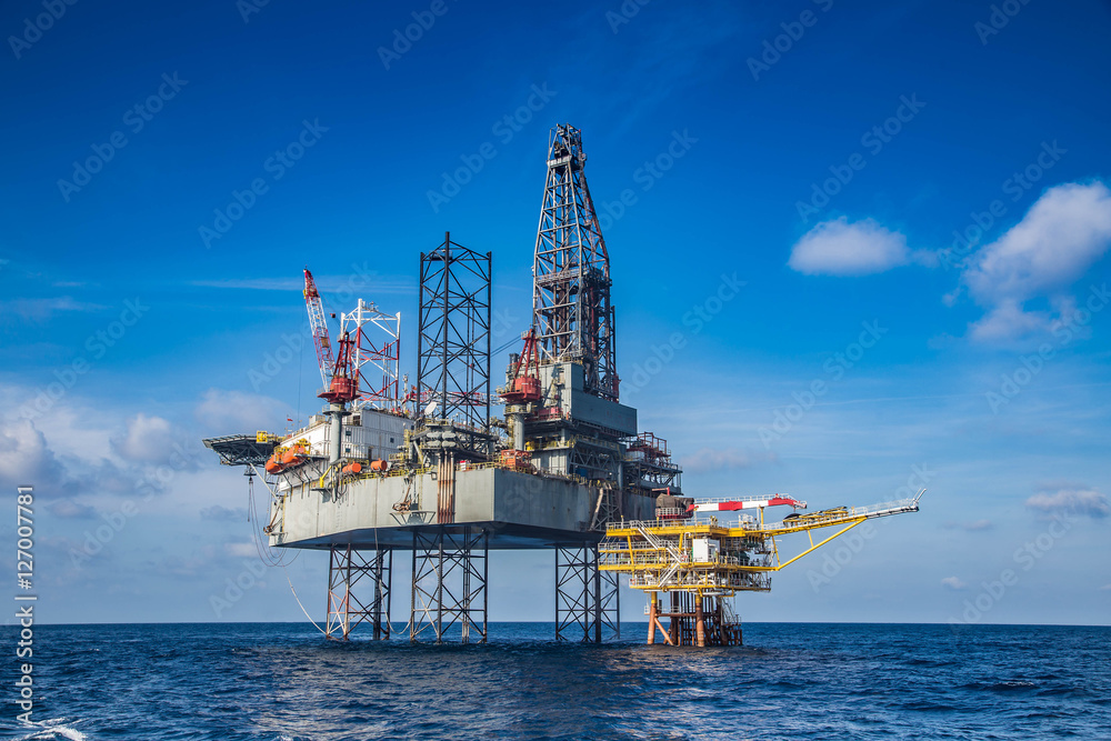 Offshore oil and gas drilling rig while completion well on oil and gas