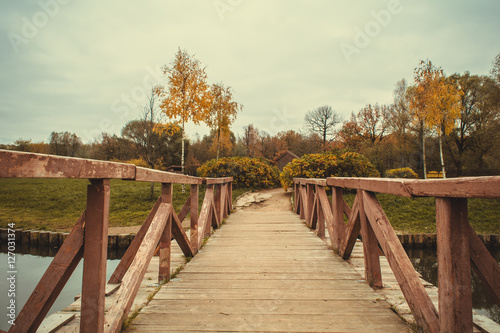 Осень. Деревянный мост.