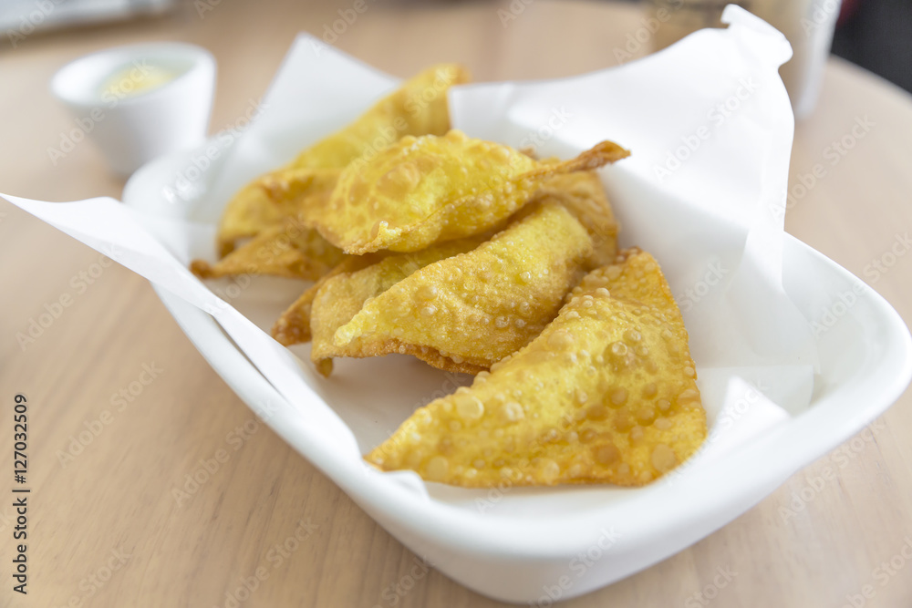 Crispy mozzarella wonton Crispy mozzarella wonton