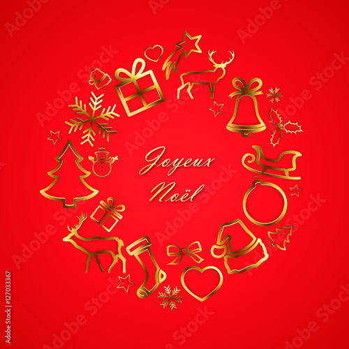 Couronne de Noël avec décorations dorées sur fond rouge