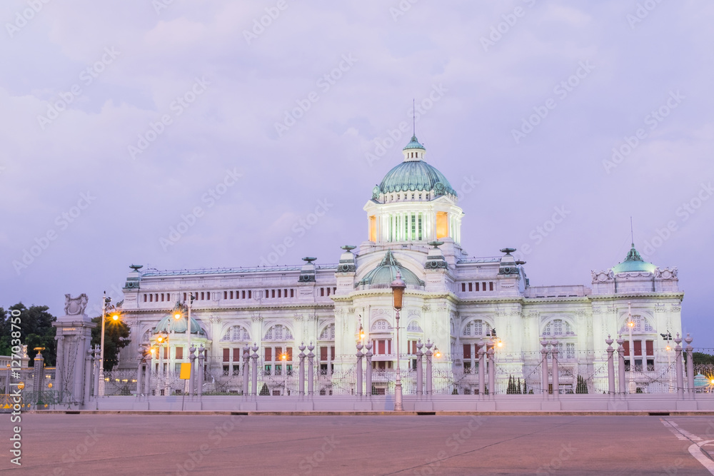 Obraz premium The Ananta Samakhom Throne Hall in Thai Royal Dusit Palace, Bang
