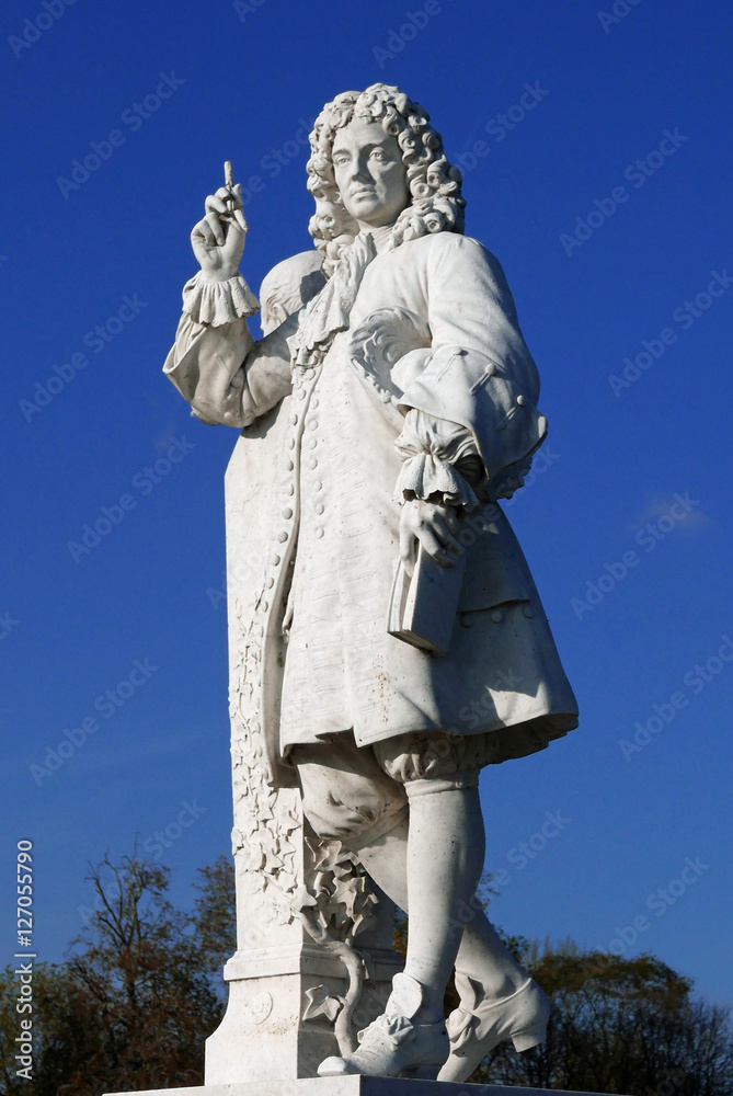 Naklejka premium Statue de La Bruyère au parc de Chantilly, France