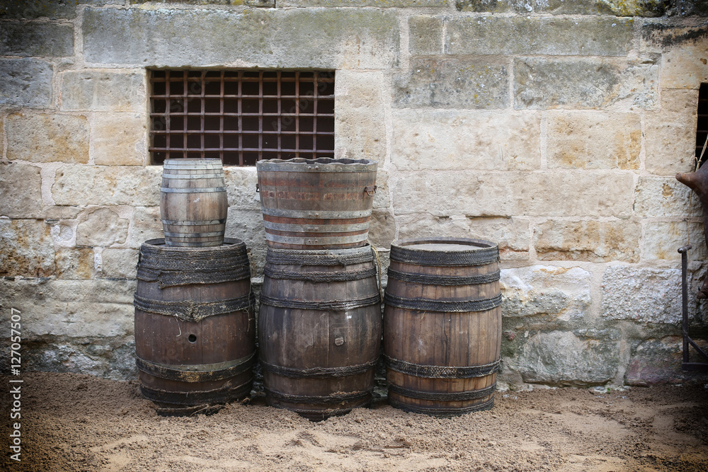 Barriles de vino antiguos