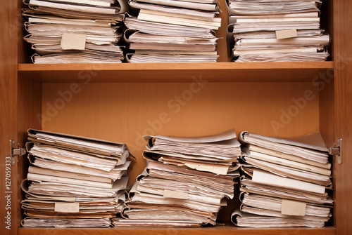 Tapety artystyczne Archive. Wooden shelves with paper folders