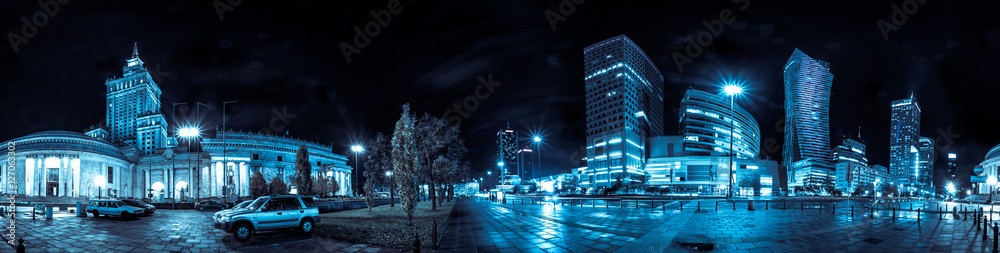 Obraz Nocna panorama Warszawy z epoką radziecką Pałac Kultury i nauki oraz nowoczesne drapacze chmur. Panoramiczny montaż 360 stopni z 20 obrazów
