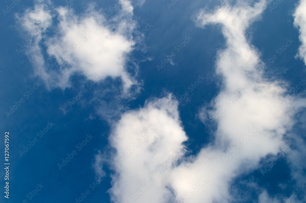 Obraz premium blue sky background with a tiny clouds