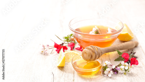 honey with flower and lemon
