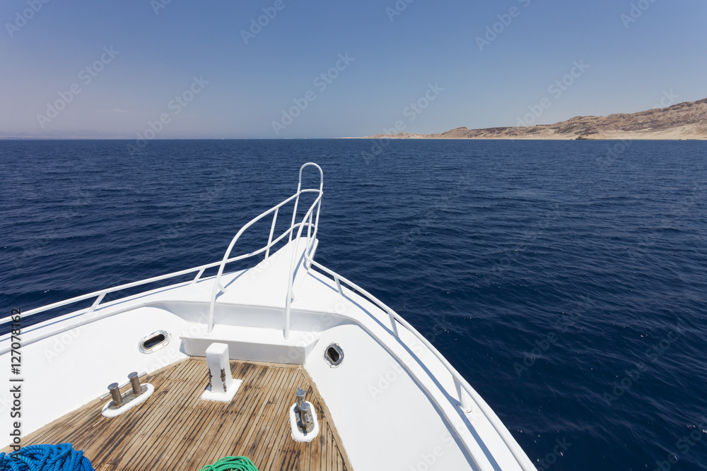 Fototapeta premium Sailing boat in red sea