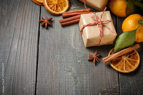 Fototapeta Naklejka Na Ścianę i Meble -  Christmas decoration with gift box and mandarines